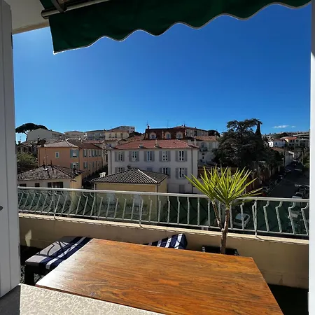 Apartment T2 Proche Centre Et Palais Avec Terrasse !