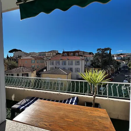 Apartment T2 Proche Centre Et Palais Avec Terrasse !